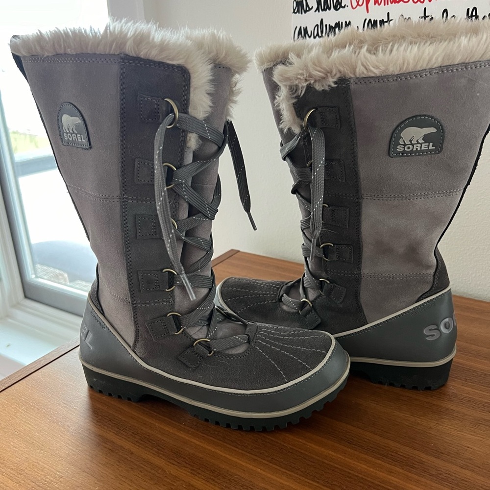 Sorel Tivoli High II Waterproof Gray Suede Snow Boot Women 8.5 US